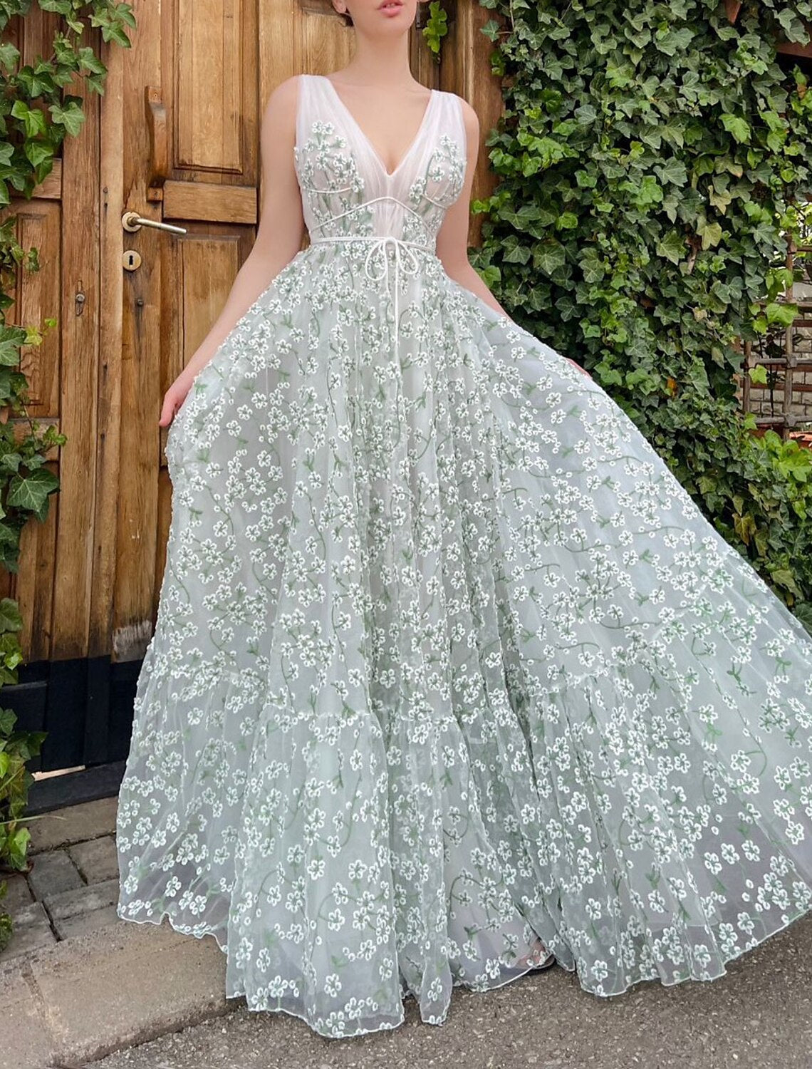 A-Line Evening Gown Floral Dress Wedding Sweep / Brush Train Sleeveless V Neck Tulle with Strappy