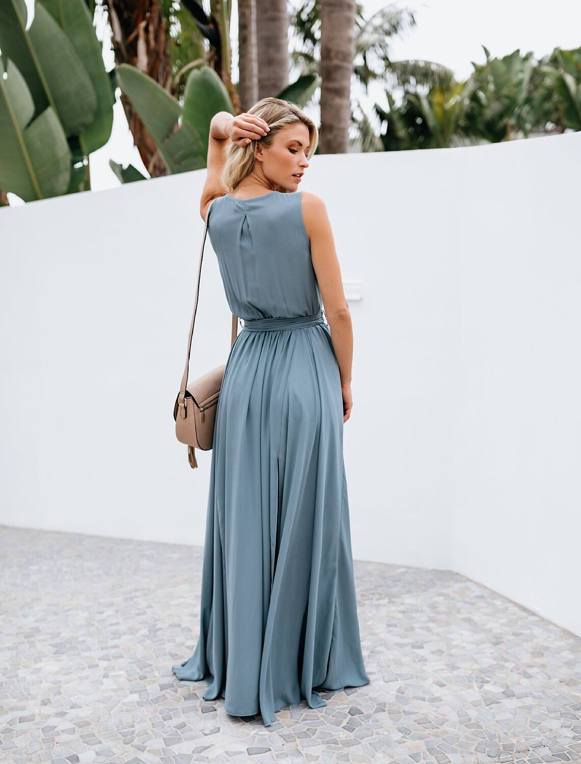 Weitese A-Line Bridesmaid Dress V Neck Sleeveless Elegant Floor Length Chiffon with Bow(s) / Pleats / Slit