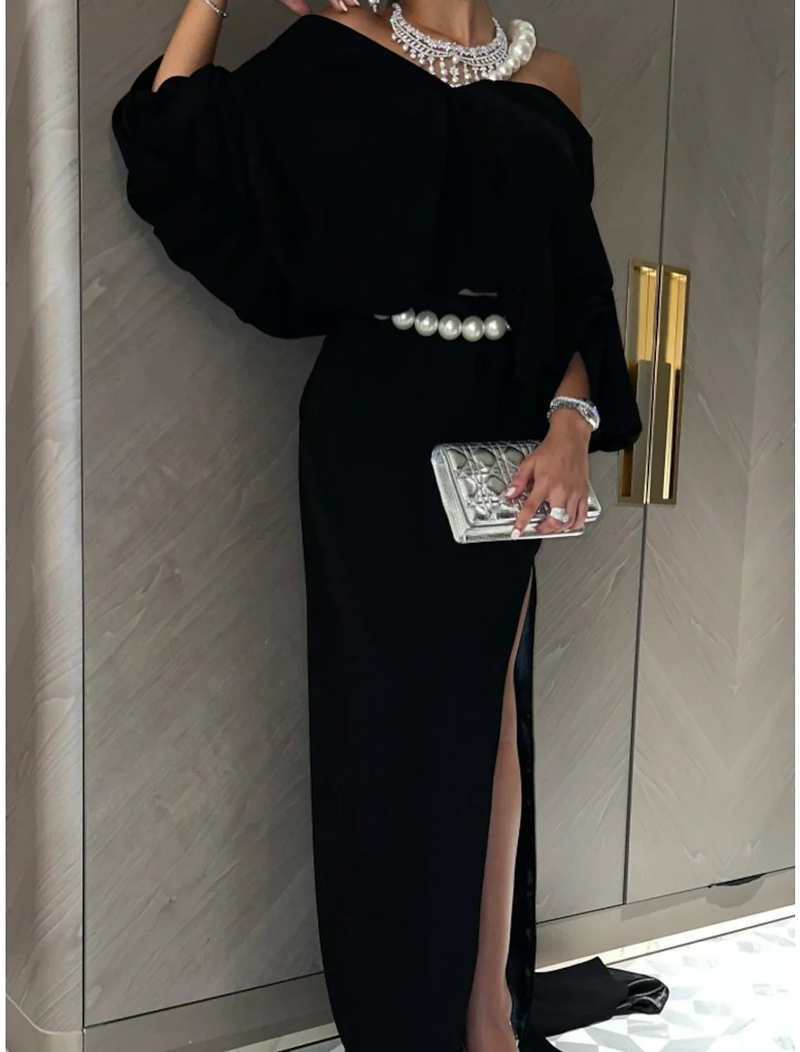 A-Line Evening Gown Elegant Dress Formal Sweep / Brush Train Black Dress Long Sleeve Off Shoulder Satin with Pearls Slit