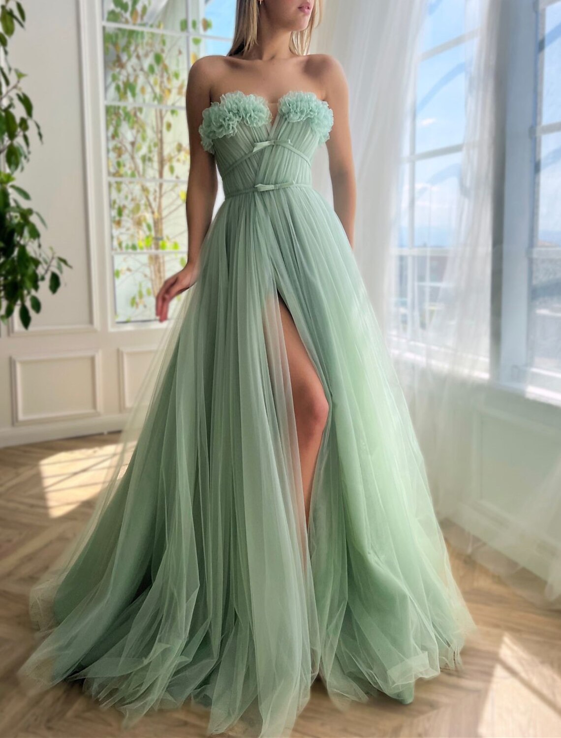 A-Line Evening Gown Floral Dress Formal Wedding Guest Court Train Sleeveless Strapless Tulle with Bow(s) Slit