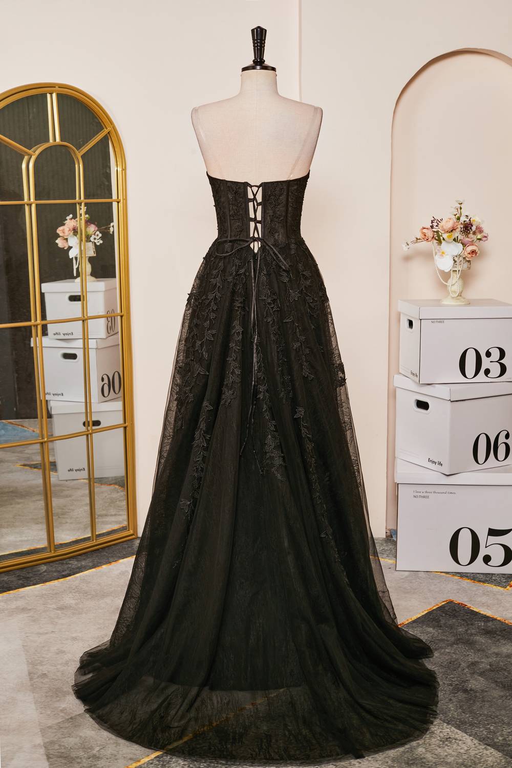 Sweetheart Black Corset Lace-Up Long Prom Dress with Appliques