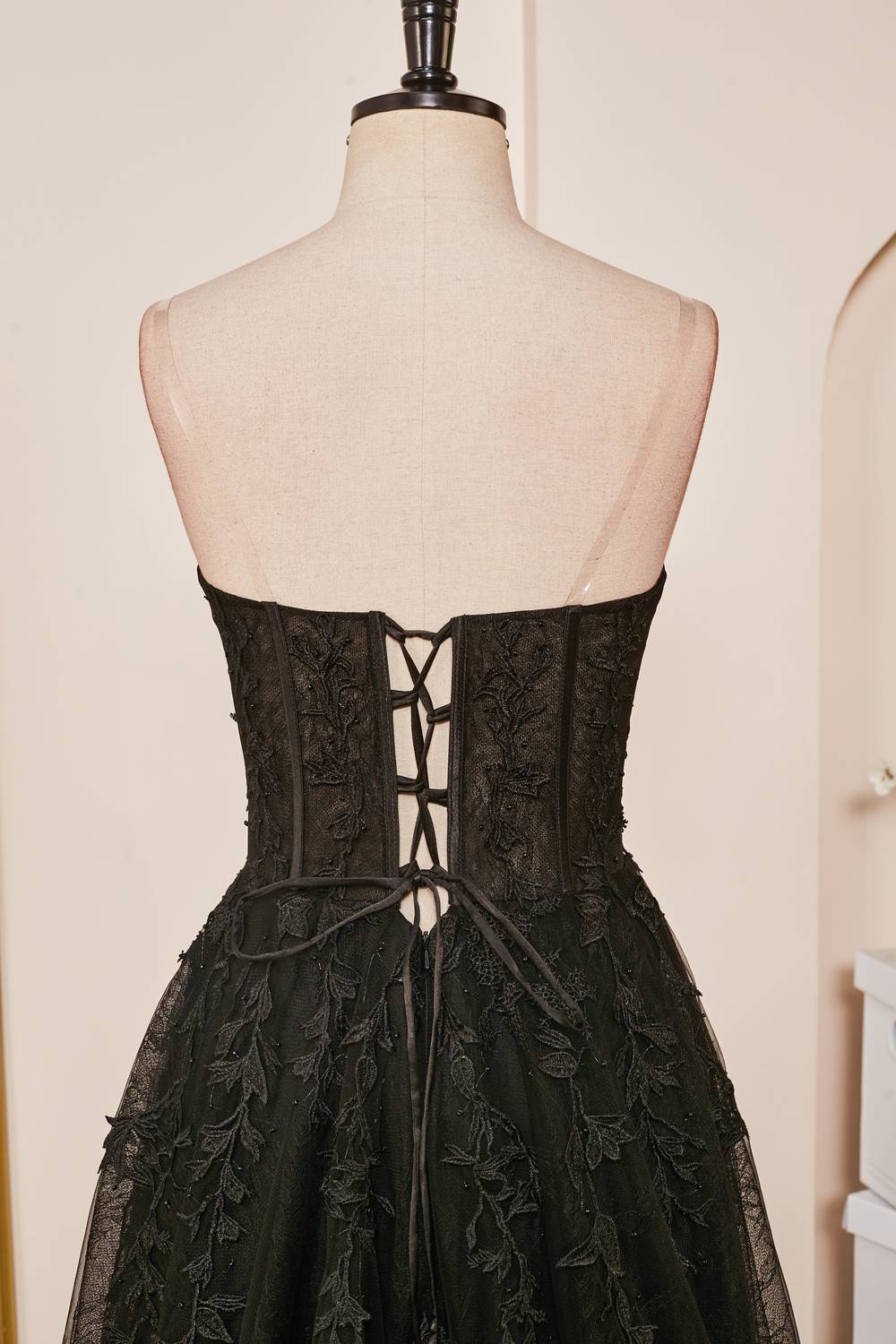 Sweetheart Black Corset Lace-Up Long Prom Dress with Appliques