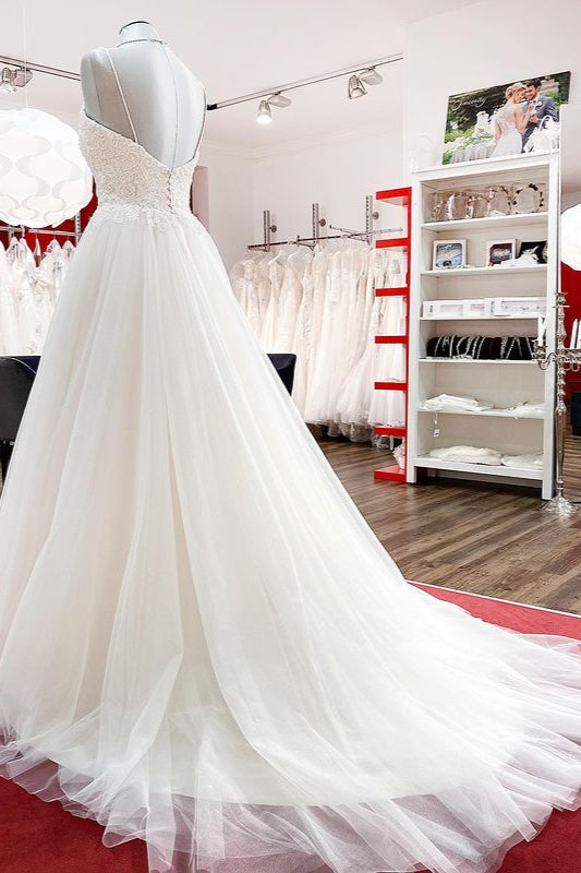 Glamorous Long Sweetheart Spaghetti-Straps Wedding Dress with Tulle Lace