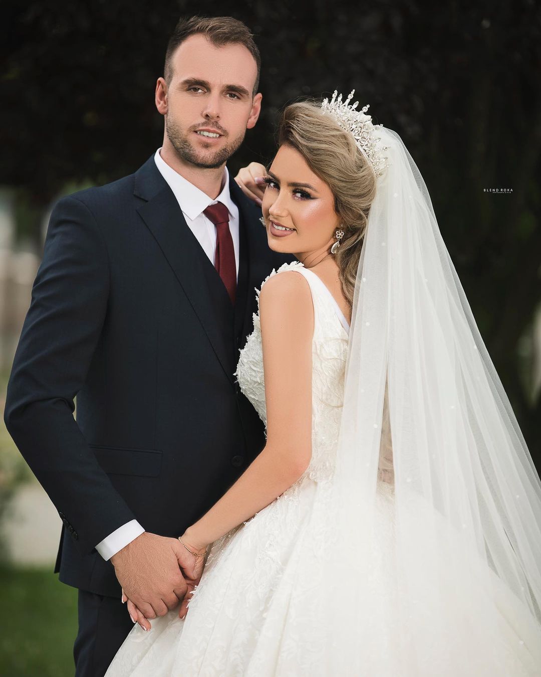 Gorgeous Long V-neck Princess Wedding Dress with Tulle Lace