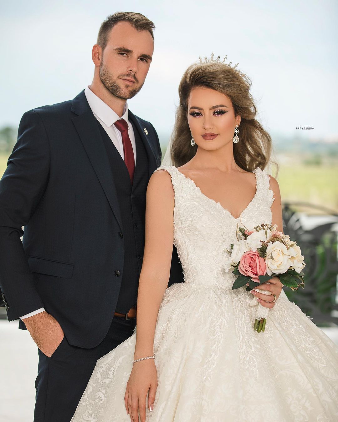 Gorgeous Long V-neck Princess Wedding Dress with Tulle Lace