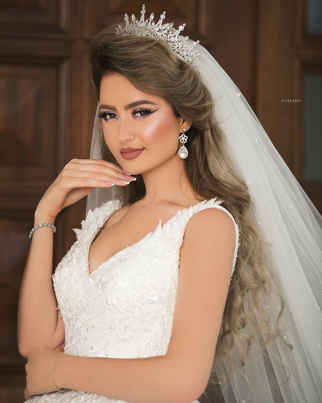 Gorgeous Long V-neck Princess Wedding Dress with Tulle Lace