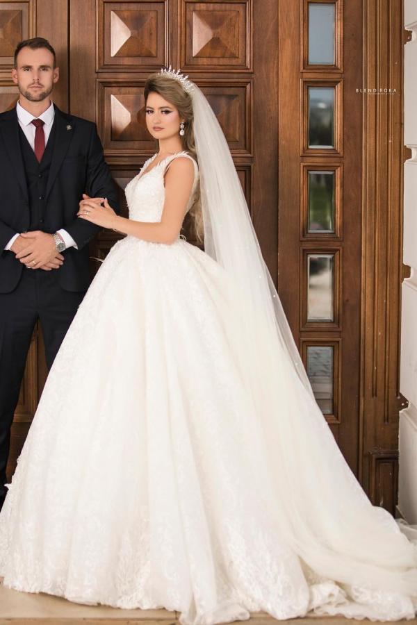 Gorgeous Long V-neck Princess Wedding Dress with Tulle Lace