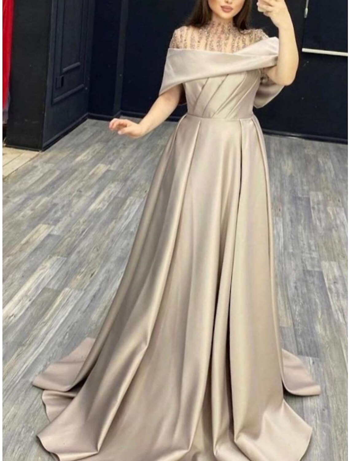 A-Line Evening Gown Elegant Dress Formal Sweep / Brush Train Short Sleeve High Neck Satin with Pleats Crystals
