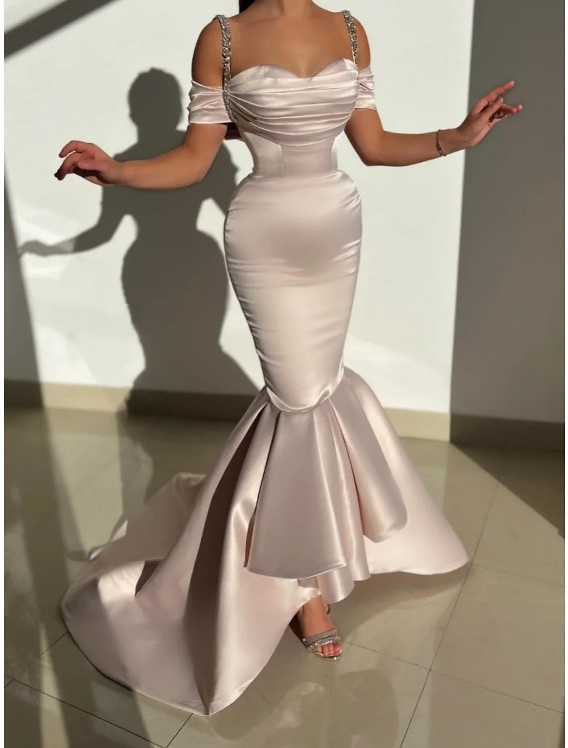 Mermaid / Trumpet Evening Gown Elegant Dress Formal Sweep / Brush Train Short Sleeve Sweetheart Satin with Rhinestone Pleats Ruched