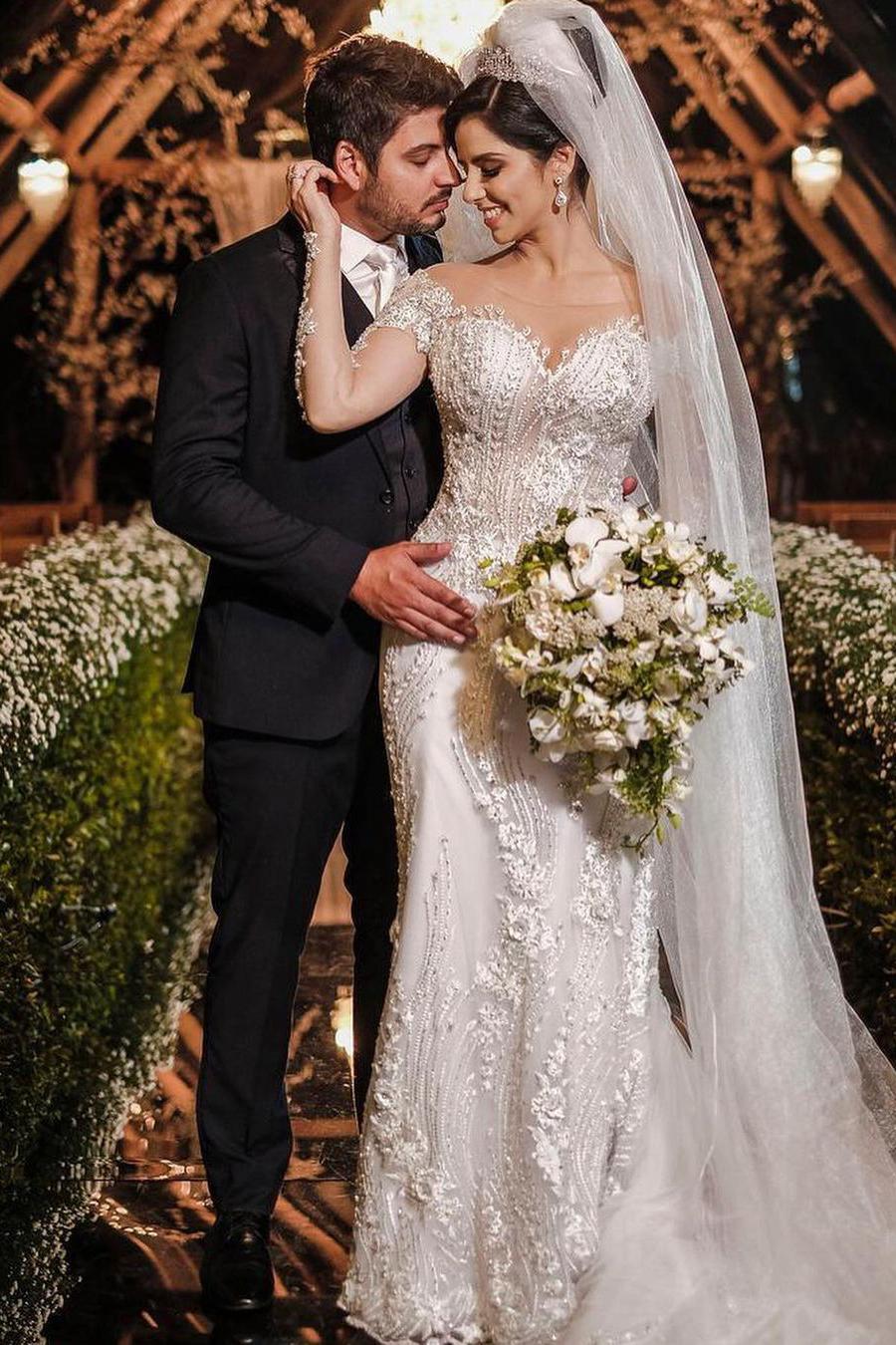 Luxury Long Sleeves Mermaid Off the shoulder Wedding Dress with Appliques Lace