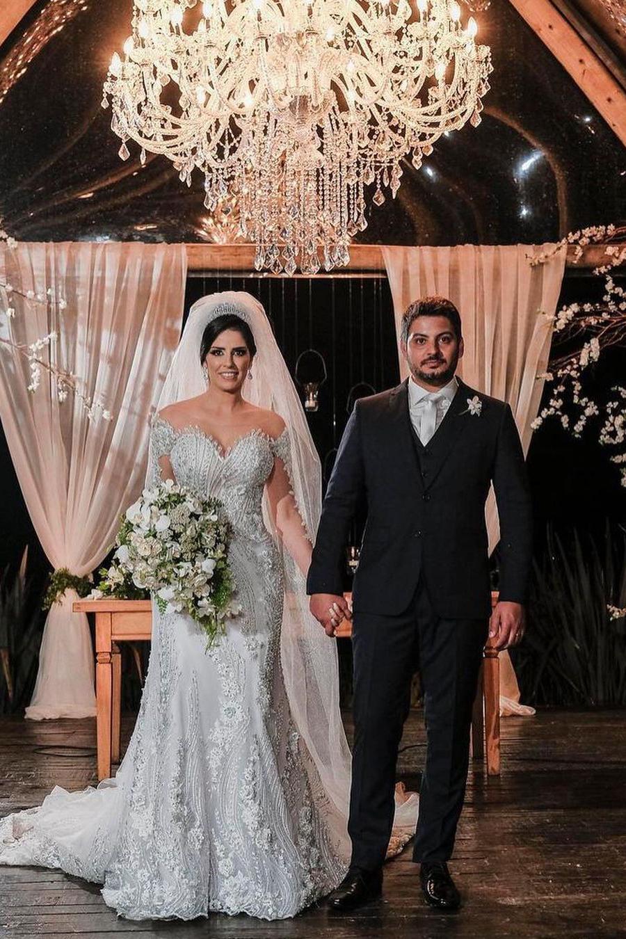 Luxury Long Sleeves Mermaid Off the shoulder Wedding Dress with Appliques Lace