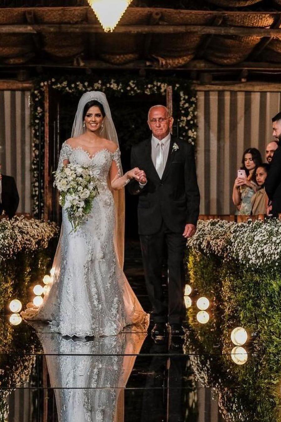 Luxury Long Sleeves Mermaid Off the shoulder Wedding Dress with Appliques Lace