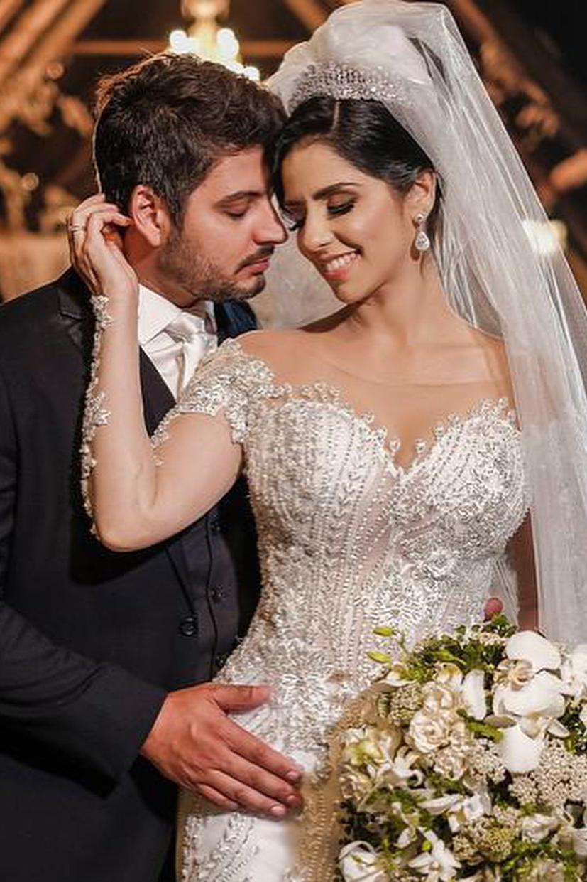 Luxury Long Sleeves Mermaid Off the shoulder Wedding Dress with Appliques Lace