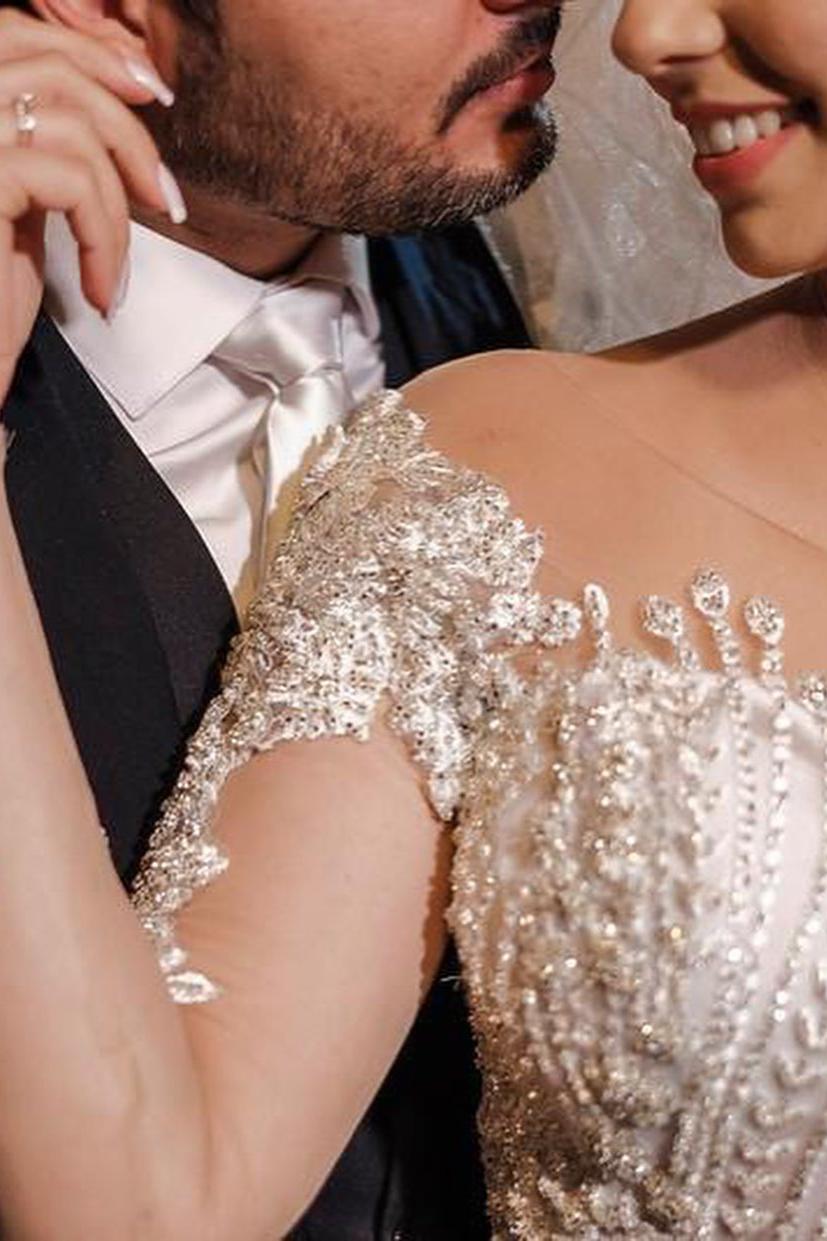 Luxury Long Sleeves Mermaid Off the shoulder Wedding Dress with Appliques Lace