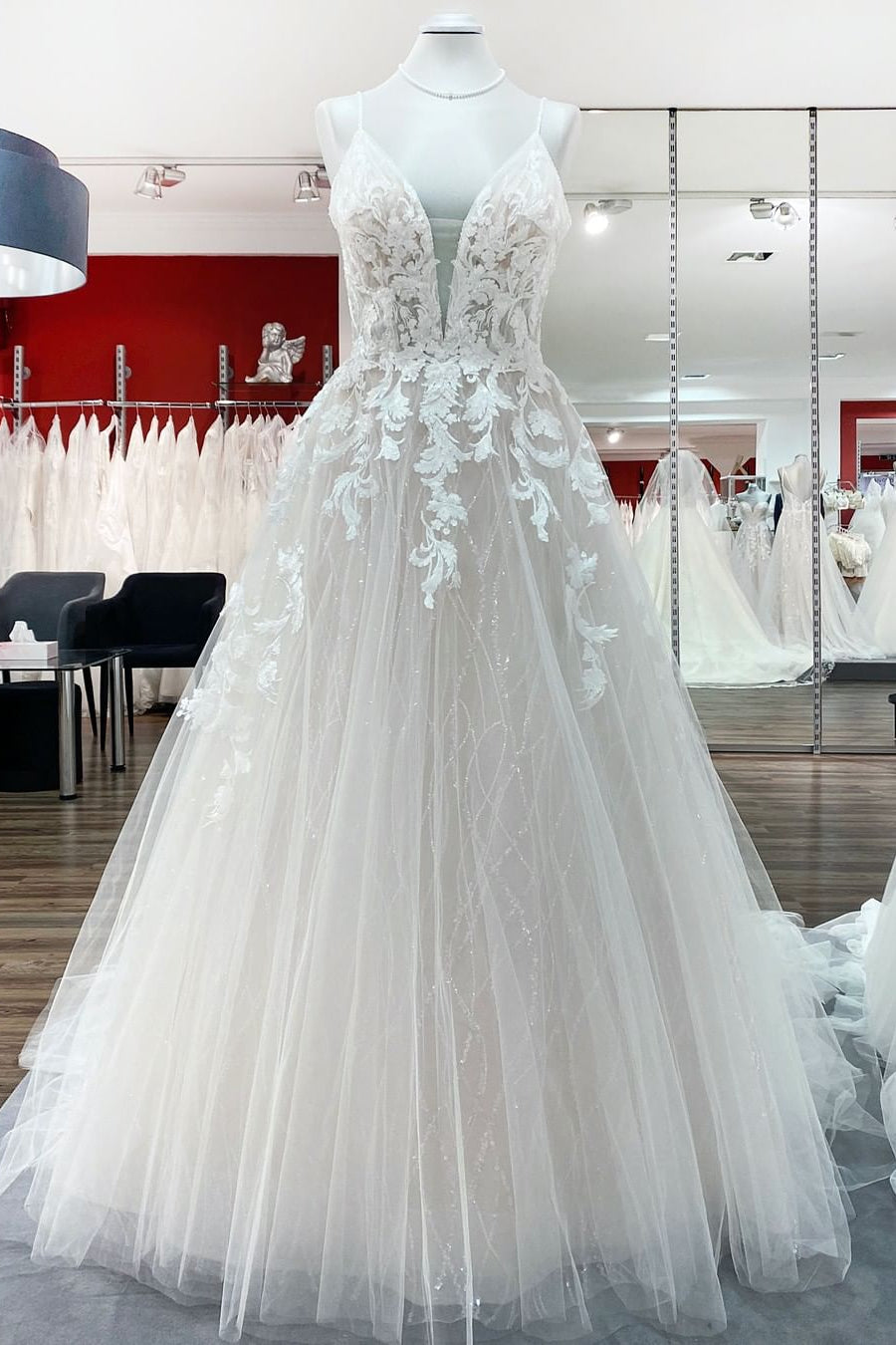 Luxury Tulle V-Neck Wedding Dress with Sequins Lace Appliques