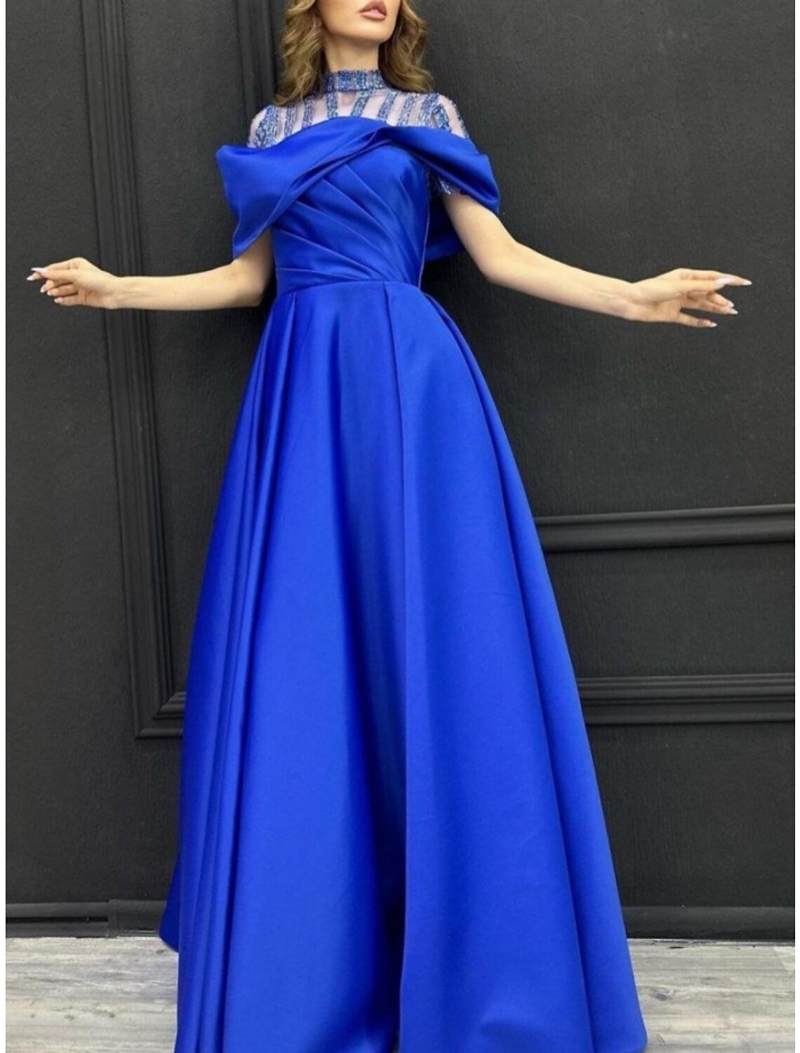 A-Line Evening Gown Elegant Dress Formal Sweep / Brush Train Short Sleeve High Neck Satin with Pleats Crystals