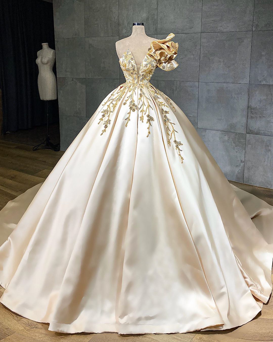 On Sale Pretty Sweetheart Long Wedding Dress with Ruffles