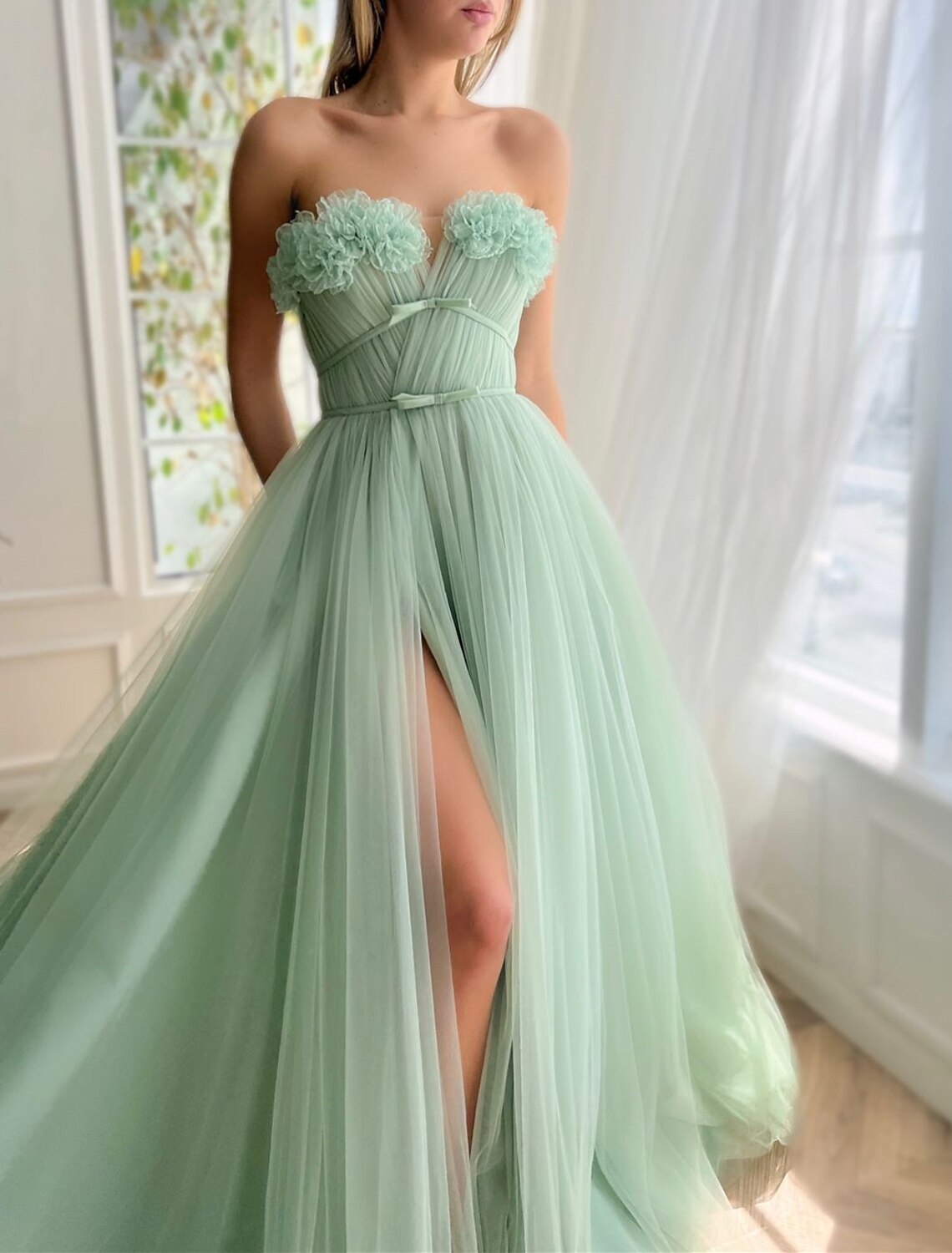 A-Line Evening Gown Floral Dress Formal Wedding Guest Court Train Sleeveless Strapless Tulle with Bow(s) Slit