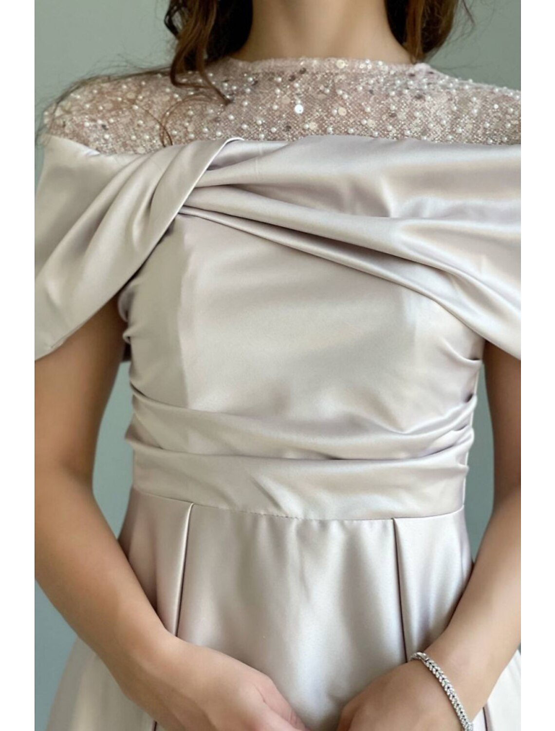 A-Line Evening Gown Elegant Dress Wedding Guest Prom Floor Length Sleeveless Jewel Neck Satin with Ruched Pearls Sequin