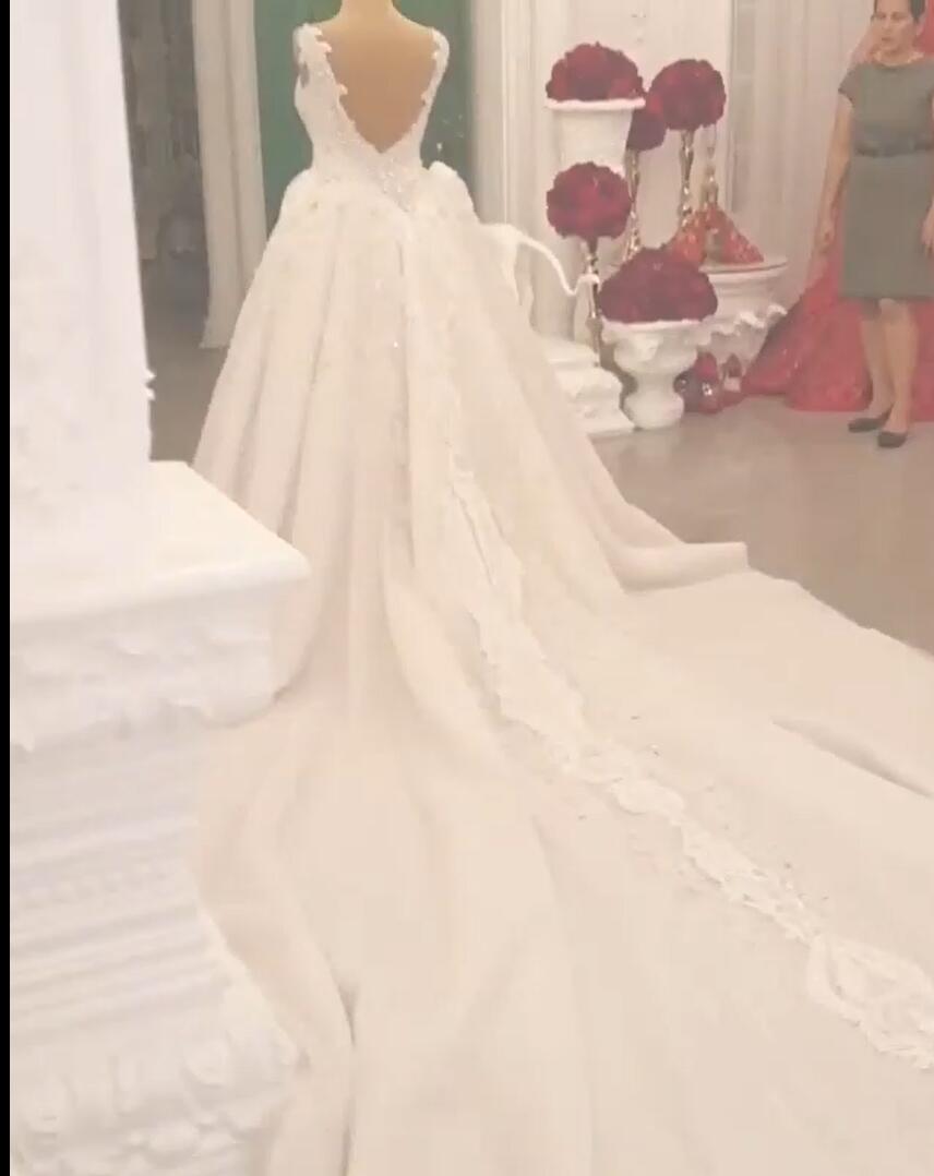 Pretty Sweetheart Spaghetti-Straps Wedding Dress With Lace Appliques