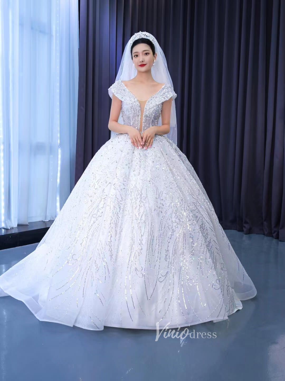 Sparkly Off the Shoulder Ball Gown Dubai Wedding Dresses 67517