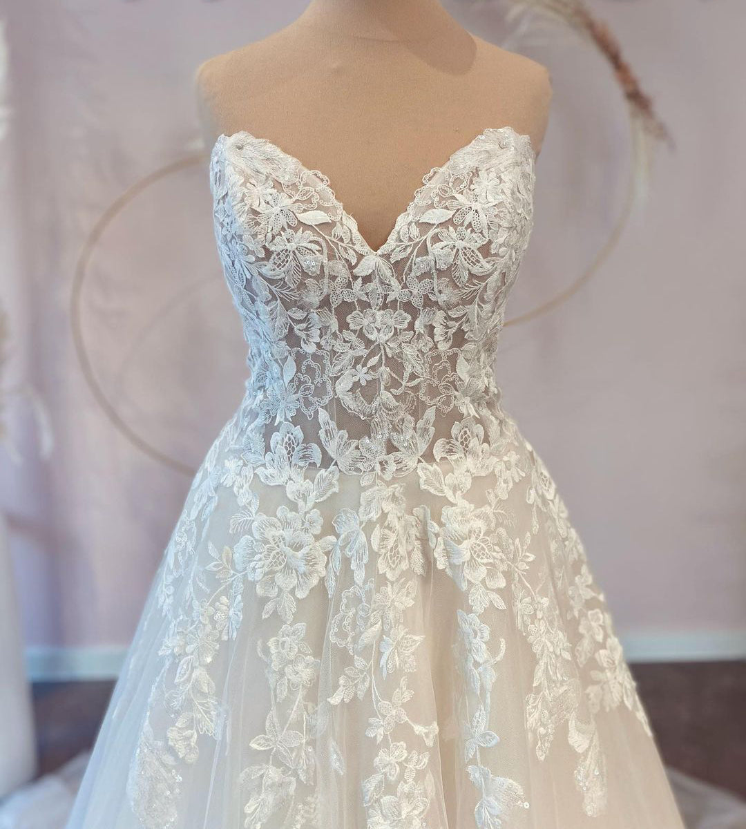 Stunning A-line Sweetheart Tulle Wedding Dress With Lace
