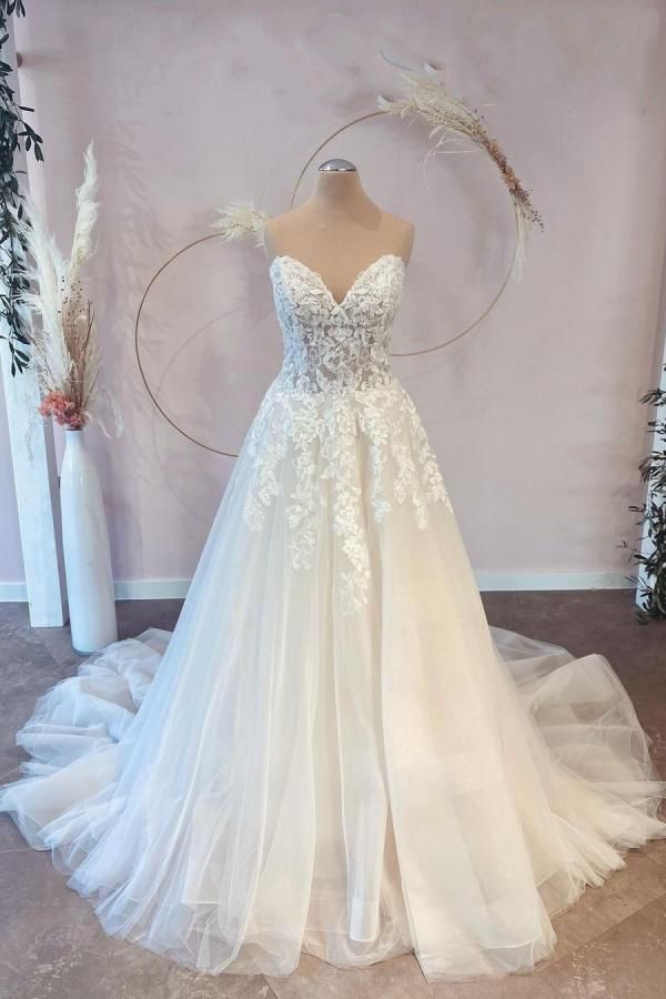 Stunning A-line Sweetheart Tulle Wedding Dress With Lace