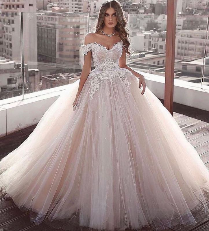 Stunning Sweetheart Ball Gown Wedding Dress With Appliques