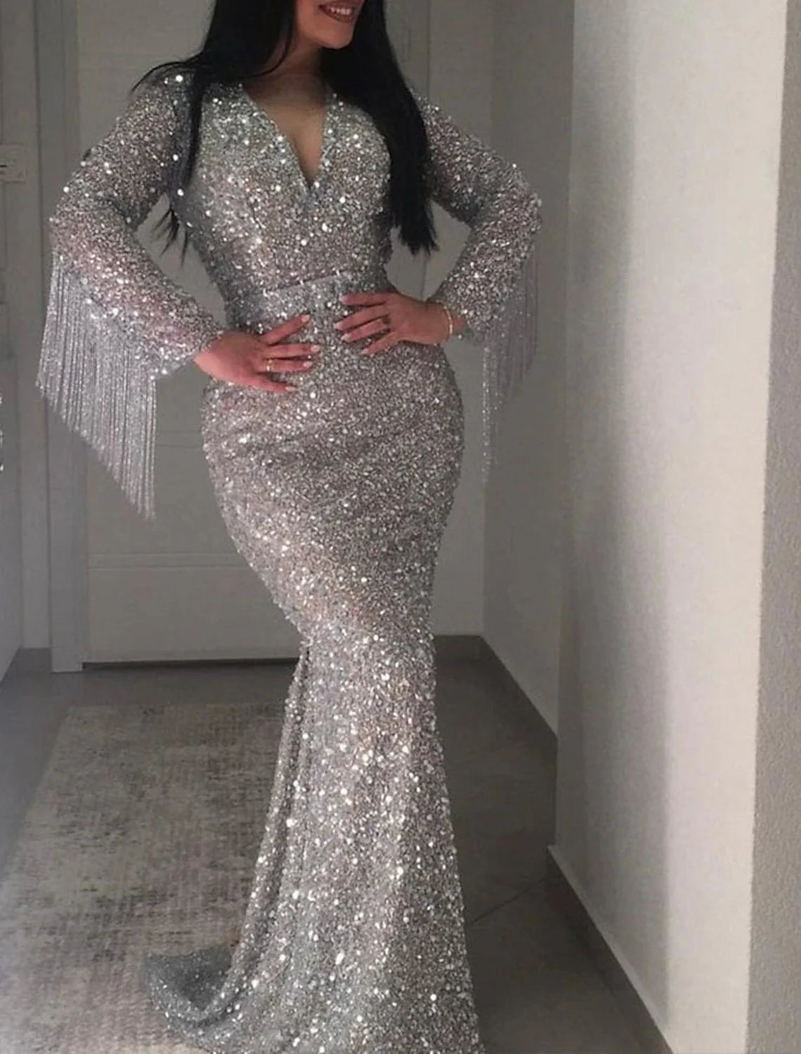 Mermaid / Trumpet Evening Gown Sparkle & Shine Dress Formal Wedding Sweep / Brush Train Long Sleeve V Neck Sequined with Fringe Tassel