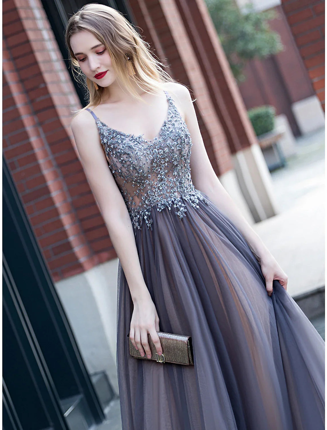 Aimishang A-Line Minimalist Elegant Party Wear Prom Dress V Neck Sleeveless Floor Length Tulle with Pleats Appliques