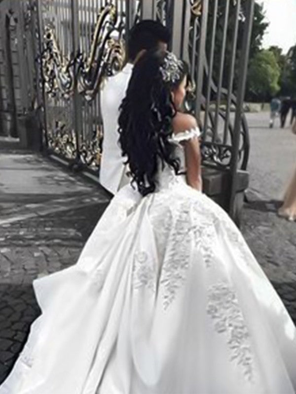 Ball Gown Off-the-Shoulder Sleeveless Sweep/Brush Train Applique Satin Wedding Dresses