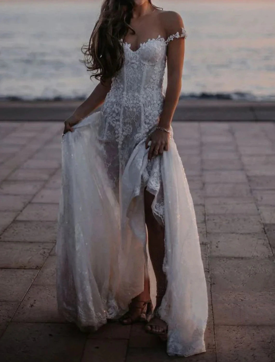 Aimishang Beach Open Back Boho Wedding Dresses A-Line Off Shoulder Cap Sleeve Court Train Lace Bridal Gowns With Appliques Solid Color
